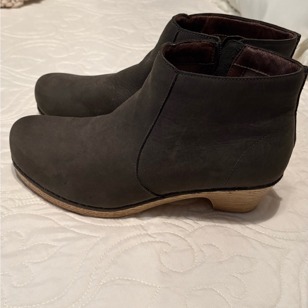 Dansko Women's Tan Heeled Boots